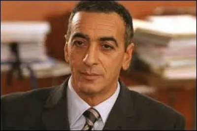 Le 2 octobre 2016, un des acteurs de la série est décédé après un long combat contre la maladie. Quel personnage jouait-il ?