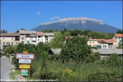 Nous arrivons à Tallard. Ville azuréenne de l'arrondissement de Gap, elle se situe dans le département ...