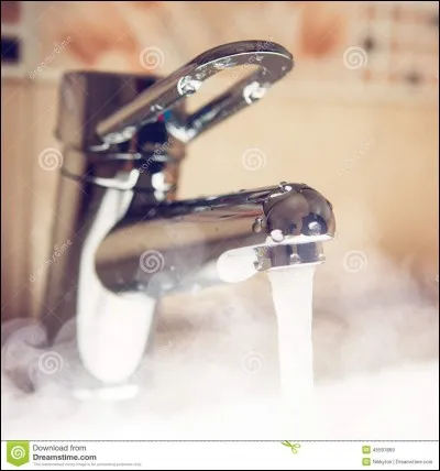 Sous quelle forme se trouve l'eau sur cette image ?