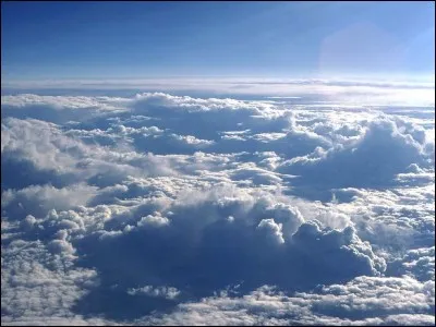 Les nuages appartiennent à quel état ?