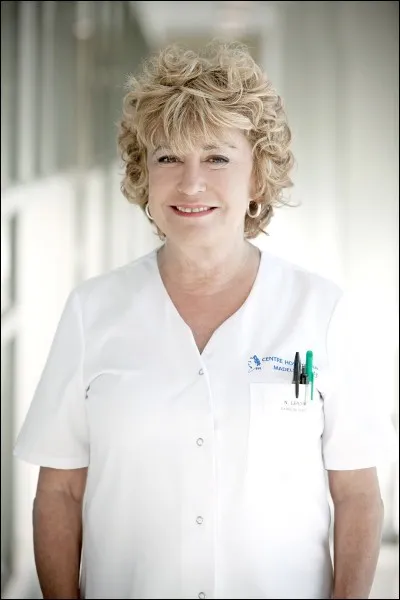 Comment s'appelle l'infirmière en chef du service ?