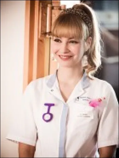 Comment s'appelle cette comédienne qui incarne le rôle de Dorothée, une élève infirmière ?