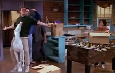 Celui qui achète un dictionnaire est ?