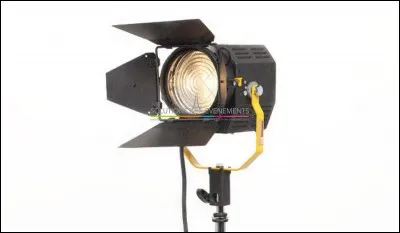 Avec 300W, quelle est la lampe la moins puissante utilisée au cinéma?