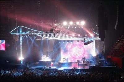 Quelle musique annonce l'arrive de Muse sur scne pensant leur tourne ''Black Holes And Revelations'?