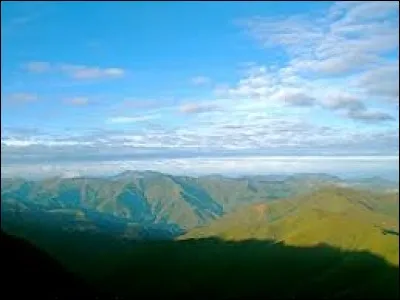 Le sommet le plus haut de Nouvelle-Calédonie atteint 1628 mètres. A combien s'élève le deuxième ?