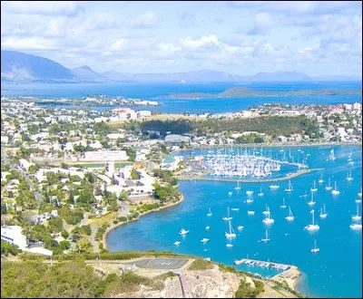 La population de la Nouvelle-Calédonie s'élève officiellement à 268 767 habitants (recensement 2014). Combien vivent dans sa capitale (aire urbaine comprise) ?