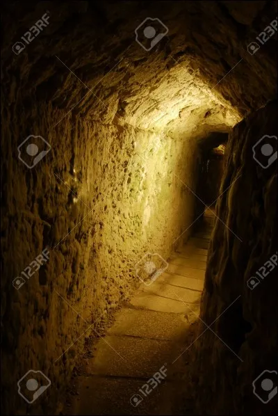 Quelles étaent les lettres écrites dans les souterrains du centre commercial ?