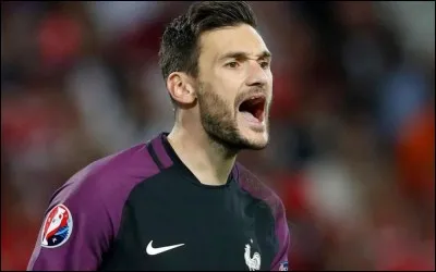 Quel numéro porte Hugo Lloris ?