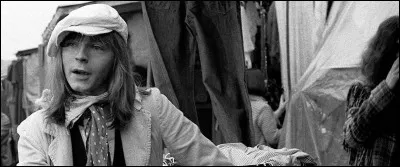 Qui chante Mimi l'ennui, dont la chanson semble être directement destinée à Mimi Geignarde ?

Elle dit que tout l'emmerde,
Que les gens sont méchants,
Qu'elle a plus rien à perdre,
Qu'elle est toute vide dedans,
Qu'elle voudrait bien, le soir,
Sans déranger son monde,
Crever toute seule dans l'ombre,
Pour sortir du brouillard.