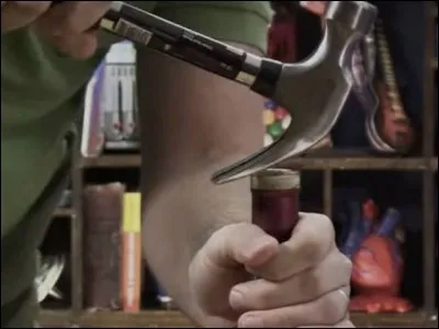 Avec lequel de ces objets pourriez-vous ouvrir une bouteille de vin ?