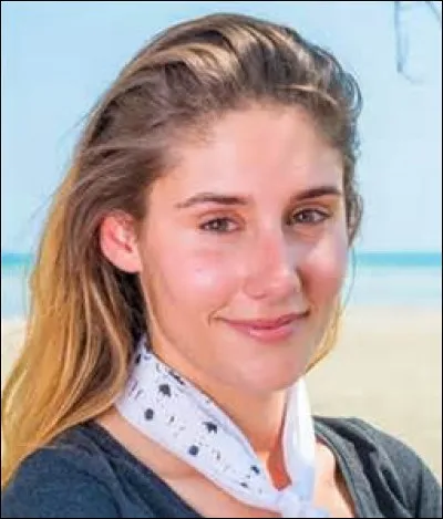 De qui Jesta est très proche ?