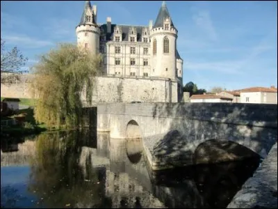 Les habitants de La Rochefoucauld sont les...