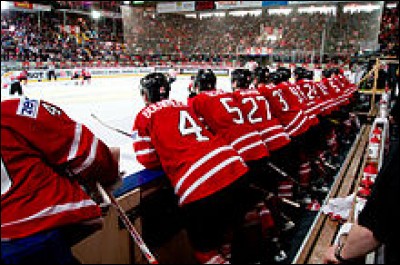 Quel est le nombre maximum de joueurs dans une équipe de hockey ?