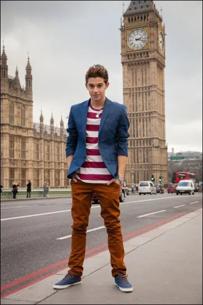 Comment s'appelle le garçon de la série qui a aussi joué dans "Violetta" ?