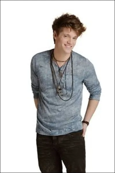 Nicolás est amoureux de :