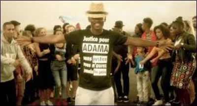 Qui chante "Je suis chez moi" ?