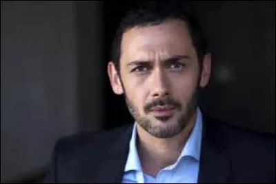 À la coloc, par quelle fille est attirée Francesco ?