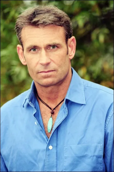 Avec qui ce personnage a-t-il eu une relation ?