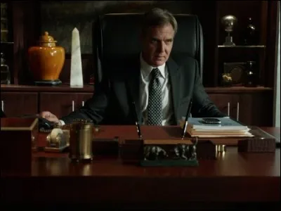 Qui fait exploser en vol l'avion gouvernemental transportant Victoria, et son amie Lydia, décidées à témoigner ?