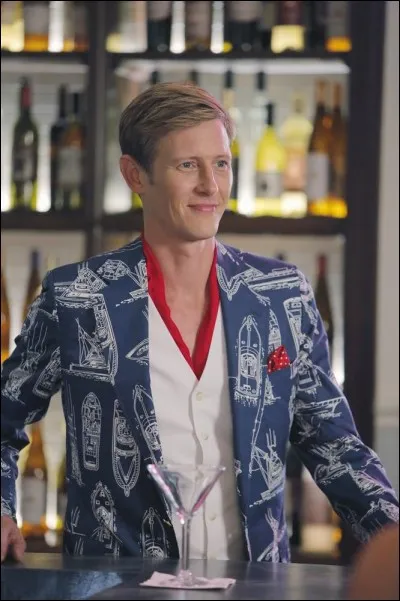 Quelqu'un protège et aide Emily, c'est le milliardaire spécialiste en informatique... ?