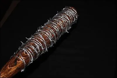 Comment s'appelle l'arme de Negan ?