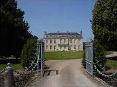 Nous partons visiter le château de Lavouër, à Neuvy-en-Mauges. Ancienne commune Angevine, elle se trouve en région ...