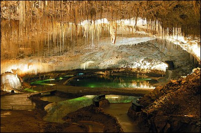 Comment s'appelle cette grotte se trouvant dans le parc naturel régional du Vercors ?
