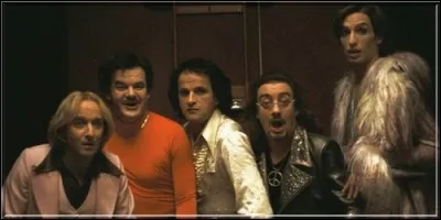 En 2006, deux films bien différents ont parodié le film « Poltergeist » dans leur titre. Le premier est un film français dans lequel Clovis Cornillac est en proie à cinq fantômes homosexuels qui hantent sa maison ! Il s'agit de :