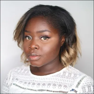 Qui est cette YouTubeuse ?