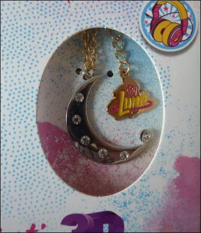 Que repr&eacute;sente le pendentif de Luna ?