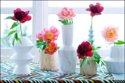 Adjectif, qui offre une certaine résistance à la pression !