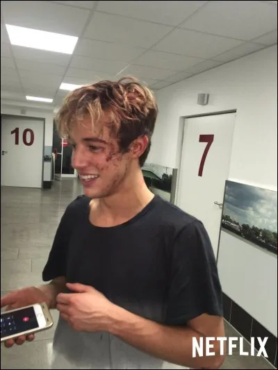 Sur Netflix, dans quel genre de série Cameron participe-t-il ?