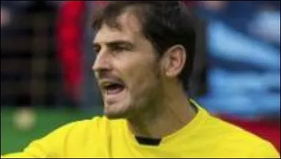 Quel est le numéro d'Iker Casillas ? (en club)