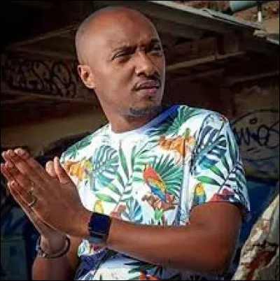 Avec qui chante-t-il "Attitude" ?