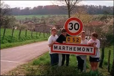 Nous arrivons à Marthemont. Petit village Meurthe-et-Mosellan de 45 habitants, il se situe dans l'ancienne région ...