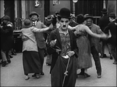 C'est le premier film réalisé par Charlie Chaplin, en tant que producteur, en 1918. Quel est son titre ?