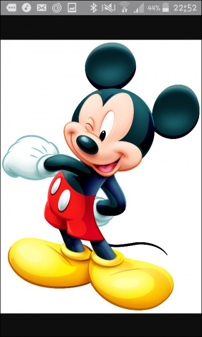 De quelle couleur est la salopette de Mickey ?