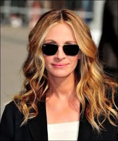 Qui est cette "Pretty Woman" dissimulée sous ses lunettes de soleil ?