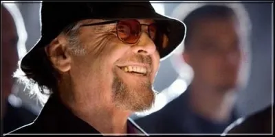 Qu'est-ce que Costello veut vendre aux Chinois ?