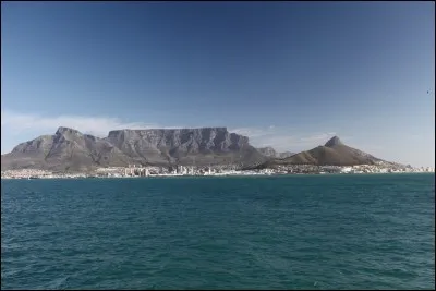 Dans quel pays peut-on visiter la montagne de la Table ?