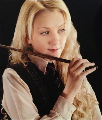 Quelle est la forme des boucles d'oreilles de Luna Lovegood ?