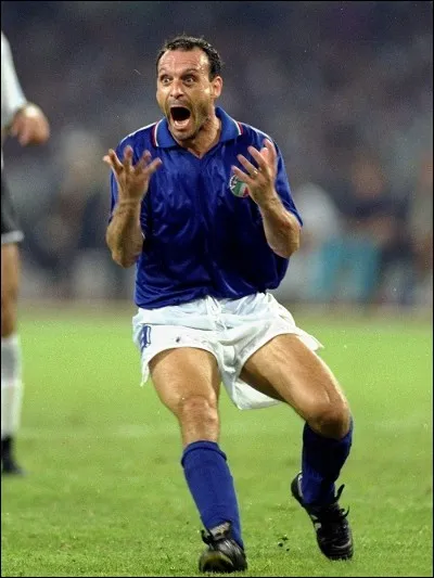 Quel joueur italien termine meilleur buteur de la compétition avec six buts ?