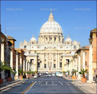 Dans quelle ville vit le pape ?