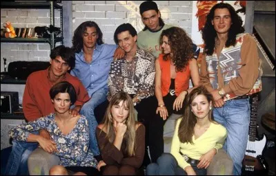 Quel est le titre de la première suite d'Hélène et les garçons ?