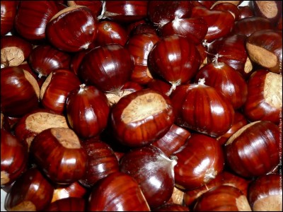 Ce fruit marron, qui ne s'accorde pas avec son nom (r&eacute;f&eacute;rence &agrave; mon ancien quiz) s'appelle :