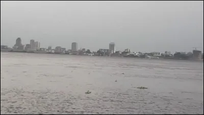 Lequel de ces fleuves sert partiellement de frontière entre la République du Congo et la République Démocratique du Congo ?