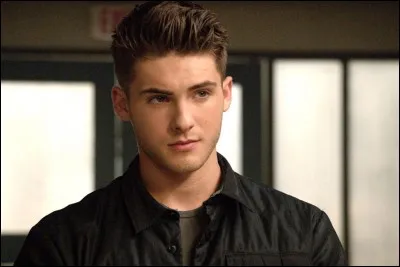 Comment le frère d'Aria s'appelle-t-il ?