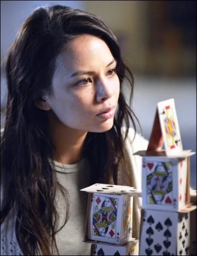 Quel est le nom de famille de Mona ?