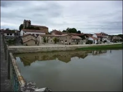 Pour finir, je vous emmène à Saubusse. Station thermale aquitaine le long de l'Adour, dans l'arrondissement de Dax, elle se situe dans le département ...